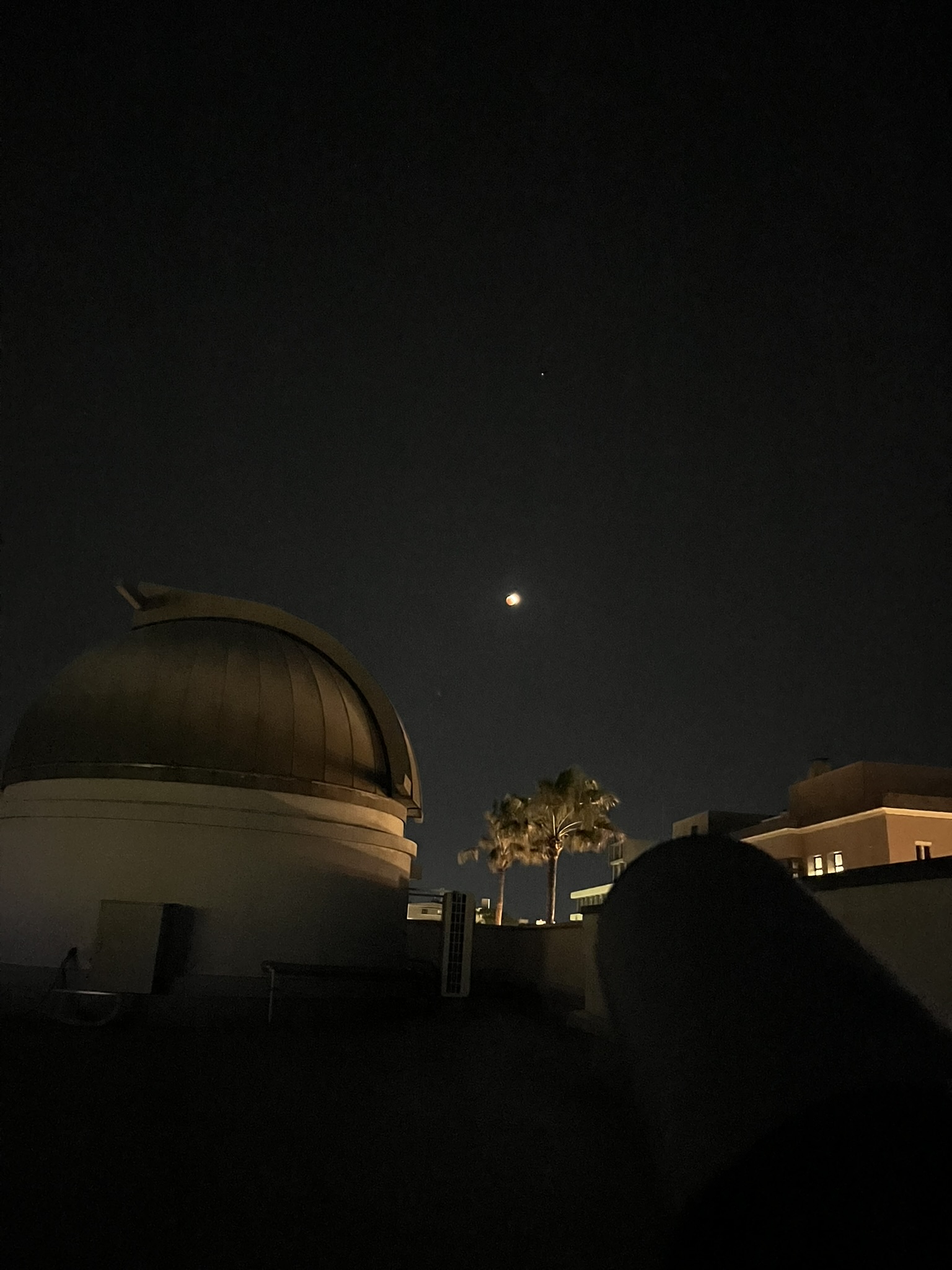 Total lunar eclipse observed by the student observatory project